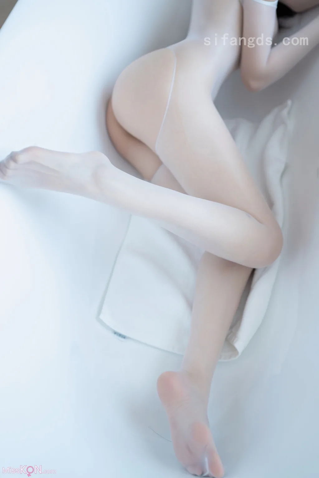 [XR Uncensored] 清妙: R18 秀人网模特 极致白丝诱惑 (99 photos )