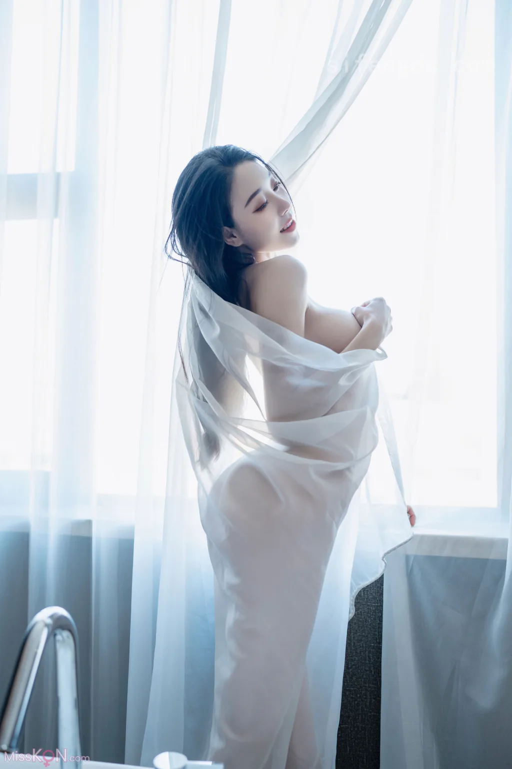 [XR Uncensored] 清妙: R18 秀人网模特 极致白丝诱惑 (99 photos )