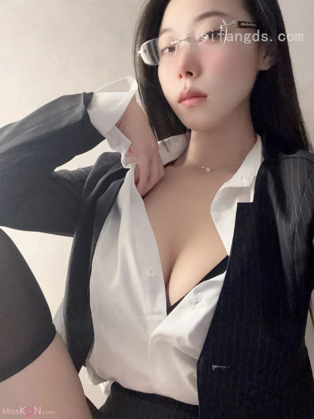 [XR Uncensored] 清妙: R18 秀人网模特 极致白丝诱惑 (99 photos )