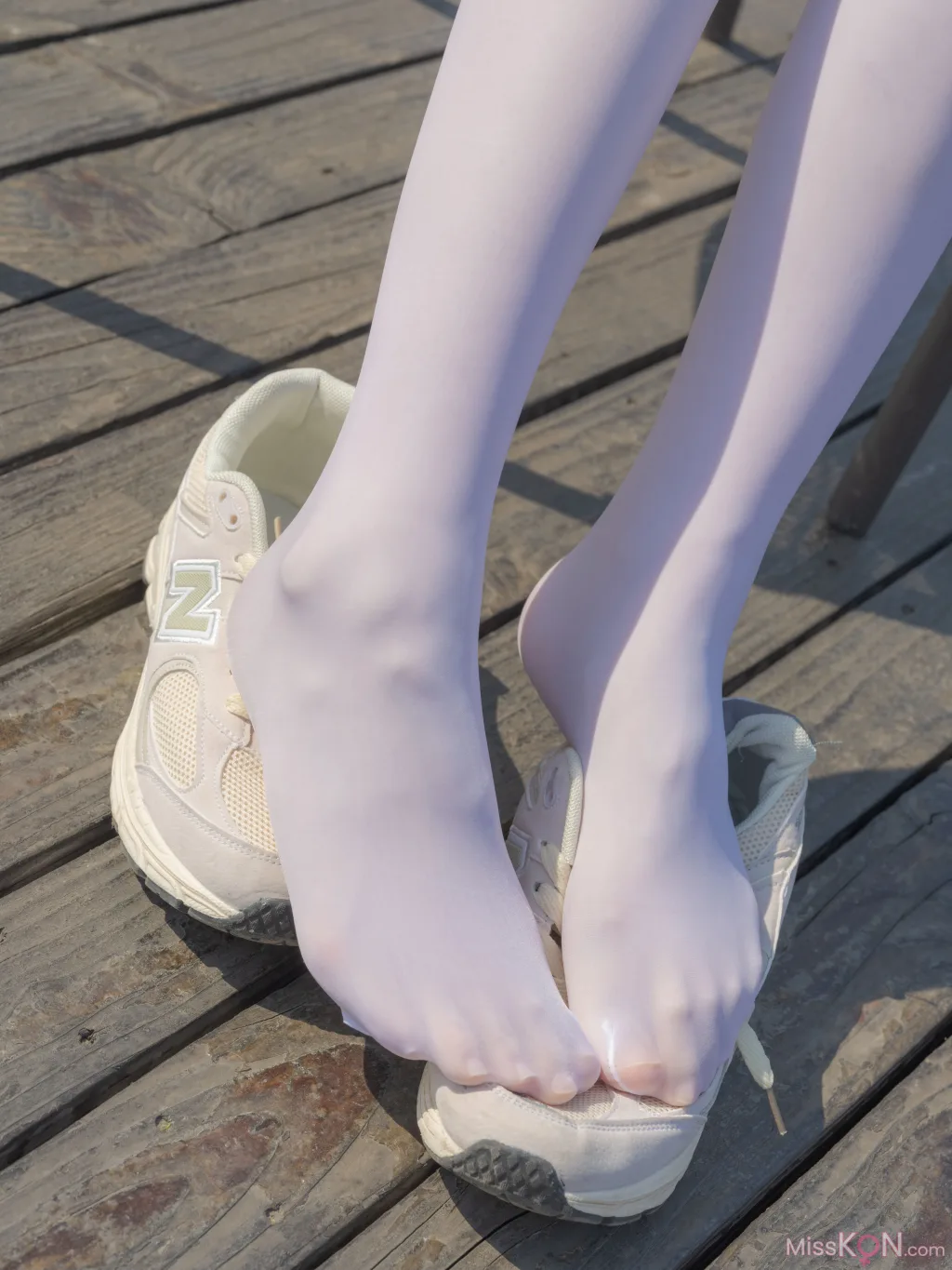 [森萝财团写真] 媛媛 试拍 15D超薄白丝 (60 photos )