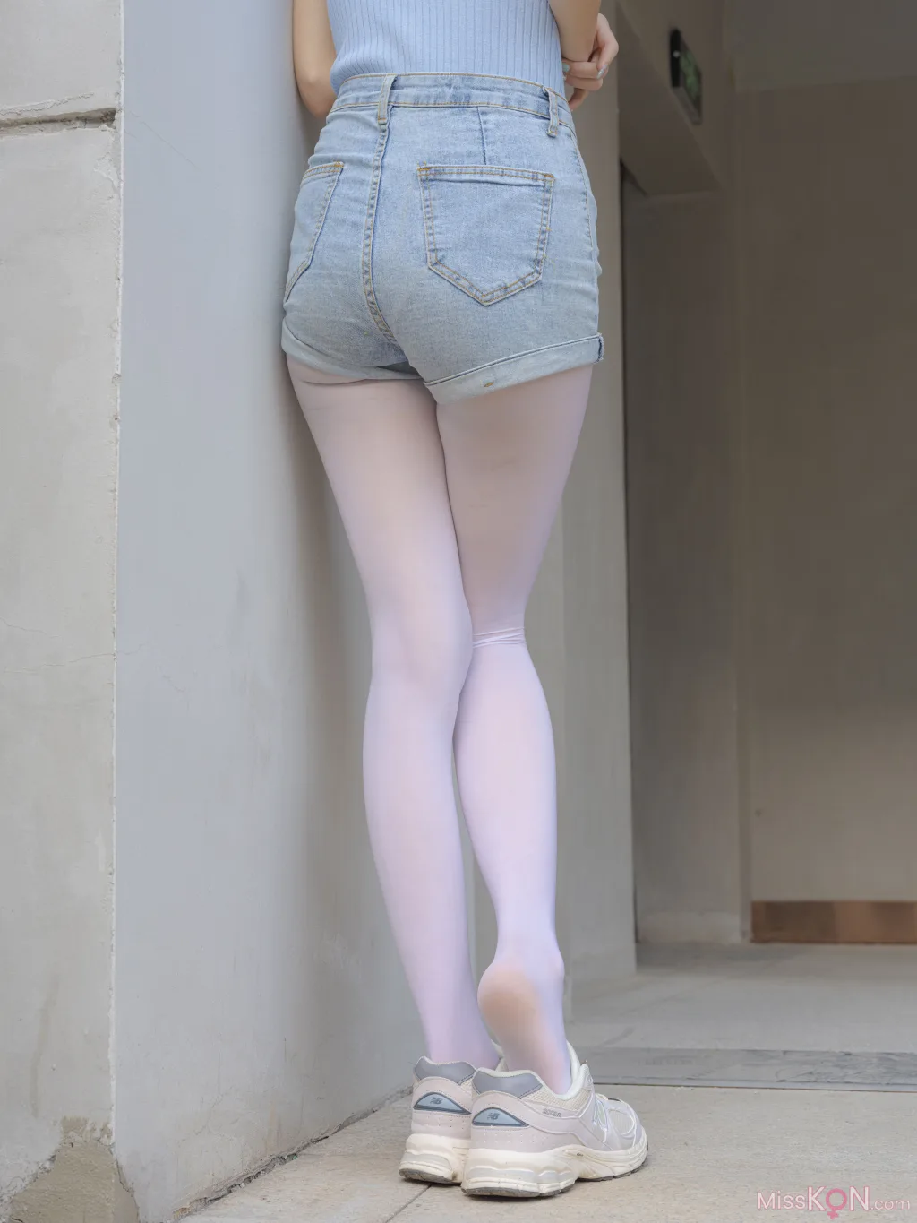 [森萝财团写真] 媛媛 试拍 15D超薄白丝 (60 photos )