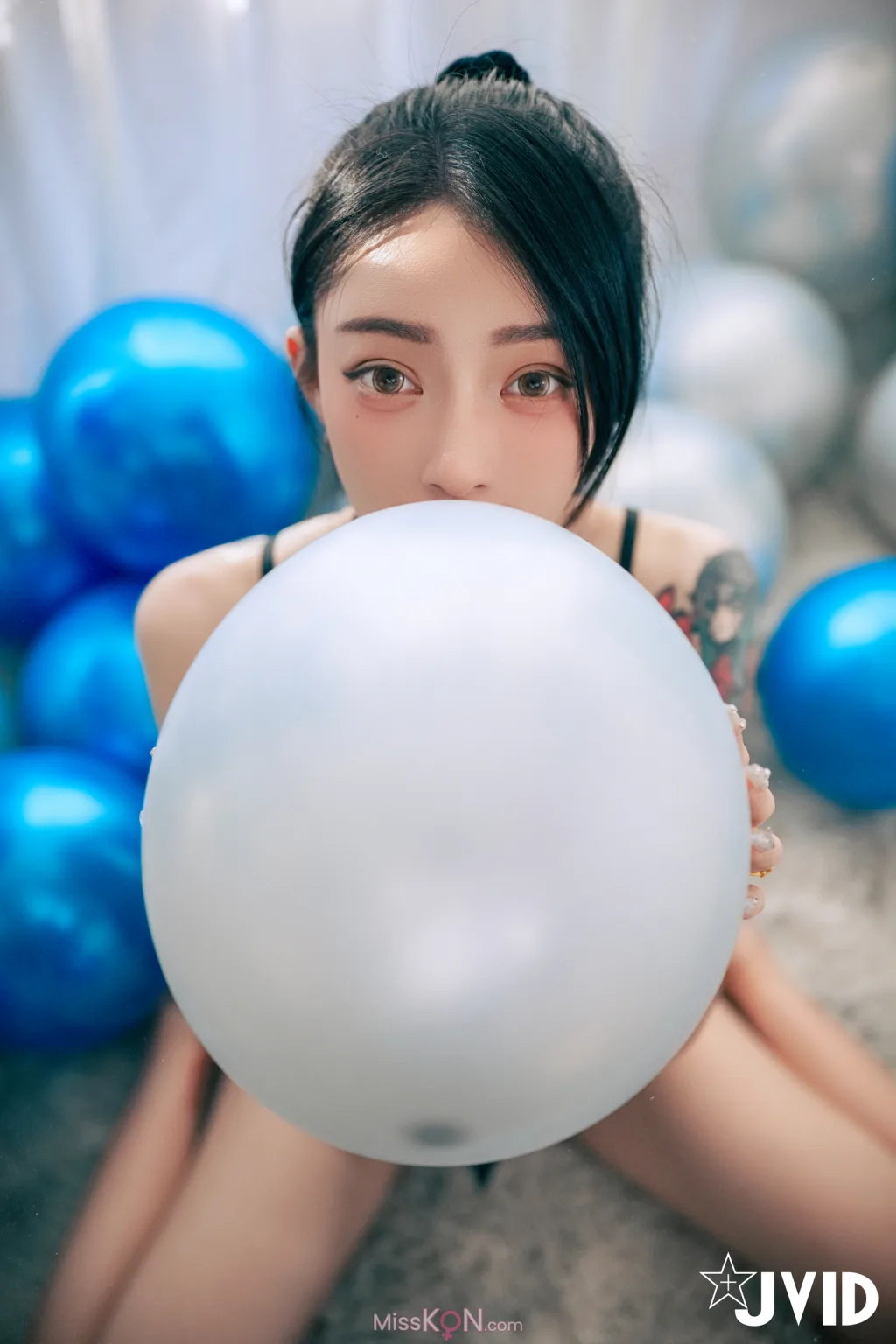 [JVID] 飄飄哥: 色色の裸體生日趴－飄飄🎂慶生被脫光光塗抹奶油😳 (247 photos)