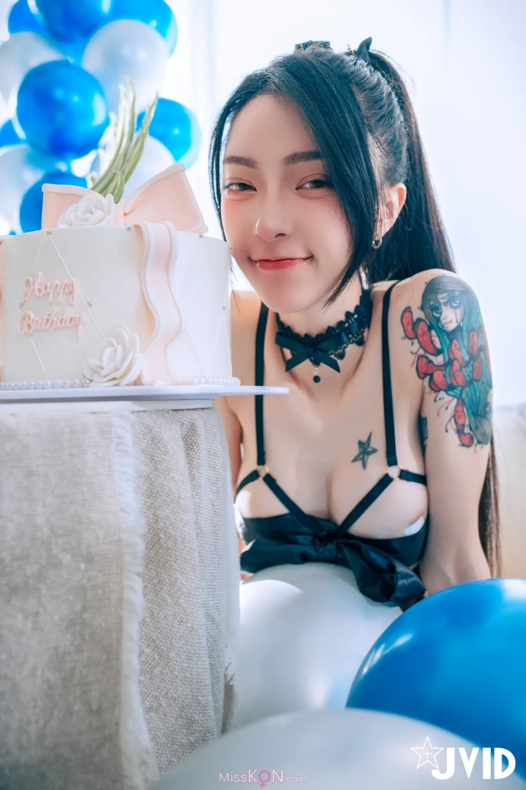 [JVID] 飄飄哥: 色色の裸體生日趴－飄飄🎂慶生被脫光光塗抹奶油😳 (247 photos)