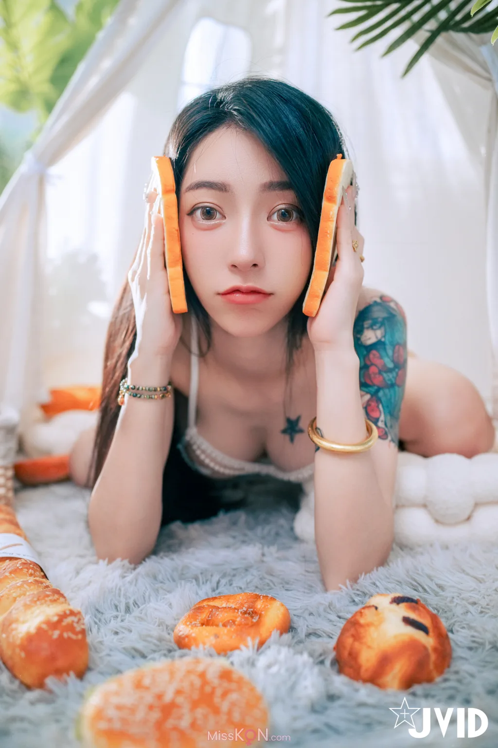 [JVID] 飄飄哥: 色色の裸體生日趴－飄飄🎂慶生被脫光光塗抹奶油😳 (247 photos)