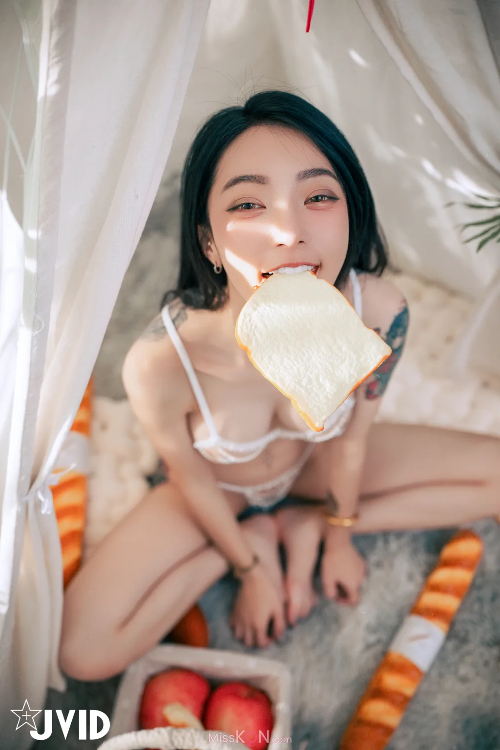 [JVID] 飄飄哥: 色色の裸體生日趴－飄飄🎂慶生被脫光光塗抹奶油😳 (247 photos)