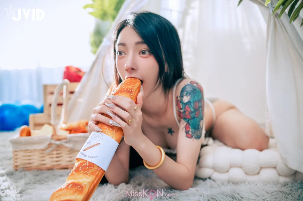 [JVID] 飄飄哥: 色色の裸體生日趴－飄飄🎂慶生被脫光光塗抹奶油😳 (247 photos)