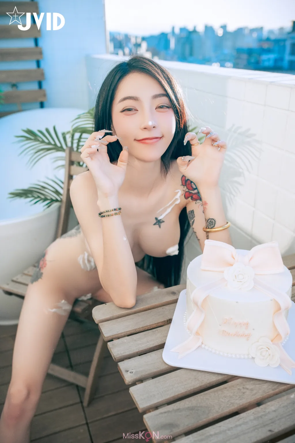 [JVID] 飄飄哥: 色色の裸體生日趴－飄飄🎂慶生被脫光光塗抹奶油😳 (247 photos)