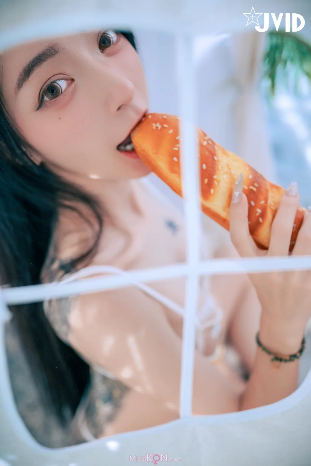 [JVID] 飄飄哥: 色色の裸體生日趴－飄飄🎂慶生被脫光光塗抹奶油😳 (247 photos)