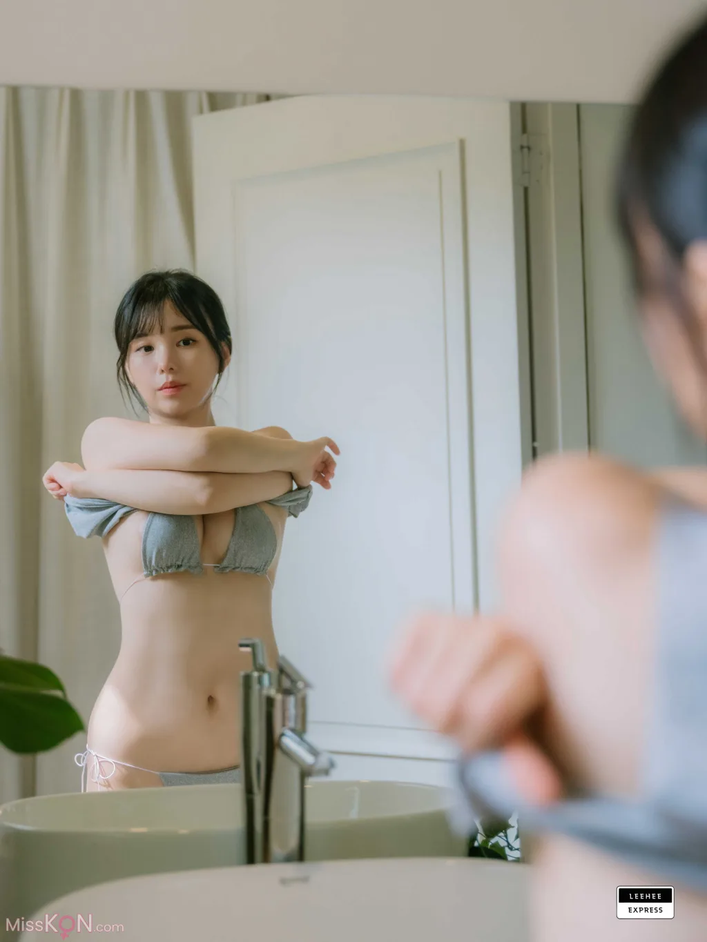 [LE] LEND-037: Yuri (유리) (65 photos)