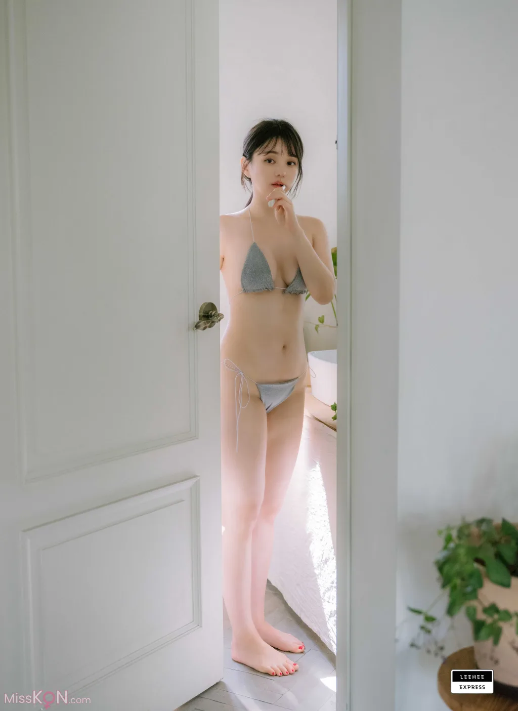 [LE] LEND-037: Yuri (유리) (65 photos)