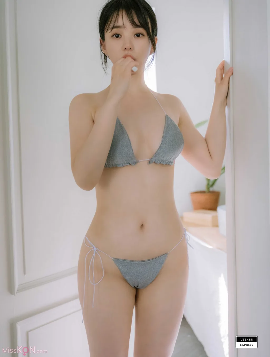 [LE] LEND-037: Yuri (유리) (65 photos)