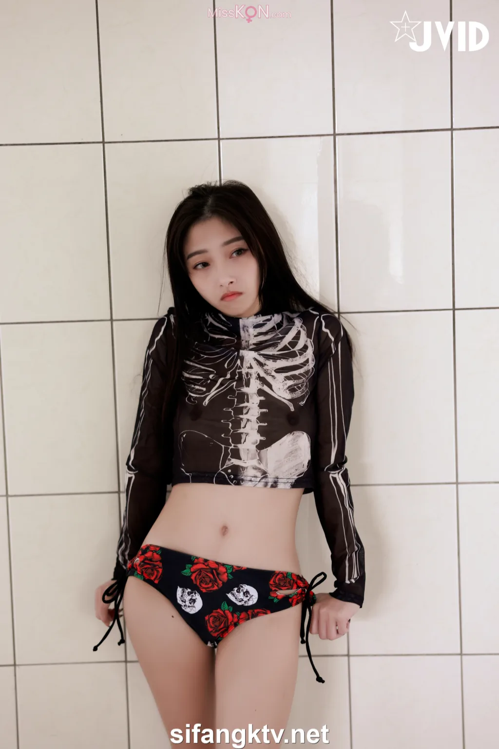 [JVID] 小隻馬霓霓: 🎃廢墟開趴一絲不掛🎃性感調皮誘惑全裸無碼尺度毫無保留全解放🔥 (107 photos)
