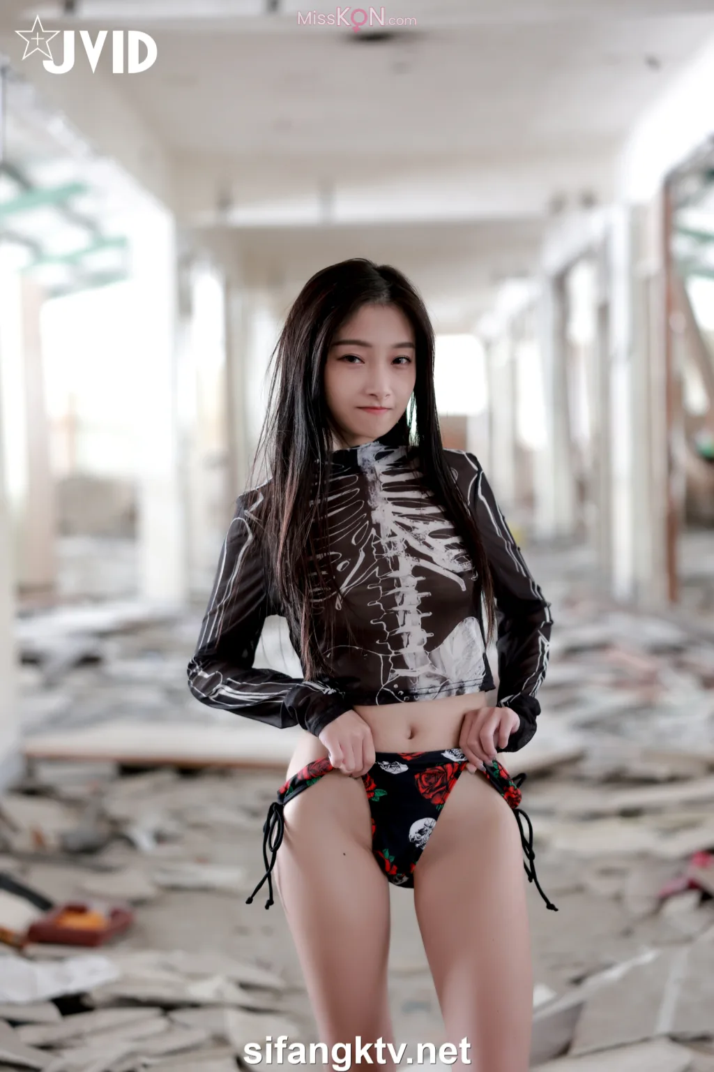 [JVID] 小隻馬霓霓: 🎃廢墟開趴一絲不掛🎃性感調皮誘惑全裸無碼尺度毫無保留全解放🔥 (107 photos)