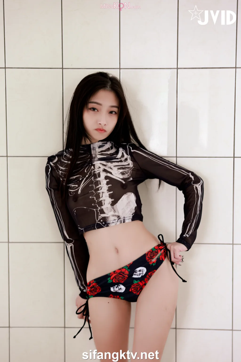 [JVID] 小隻馬霓霓: 🎃廢墟開趴一絲不掛🎃性感調皮誘惑全裸無碼尺度毫無保留全解放🔥 (107 photos)