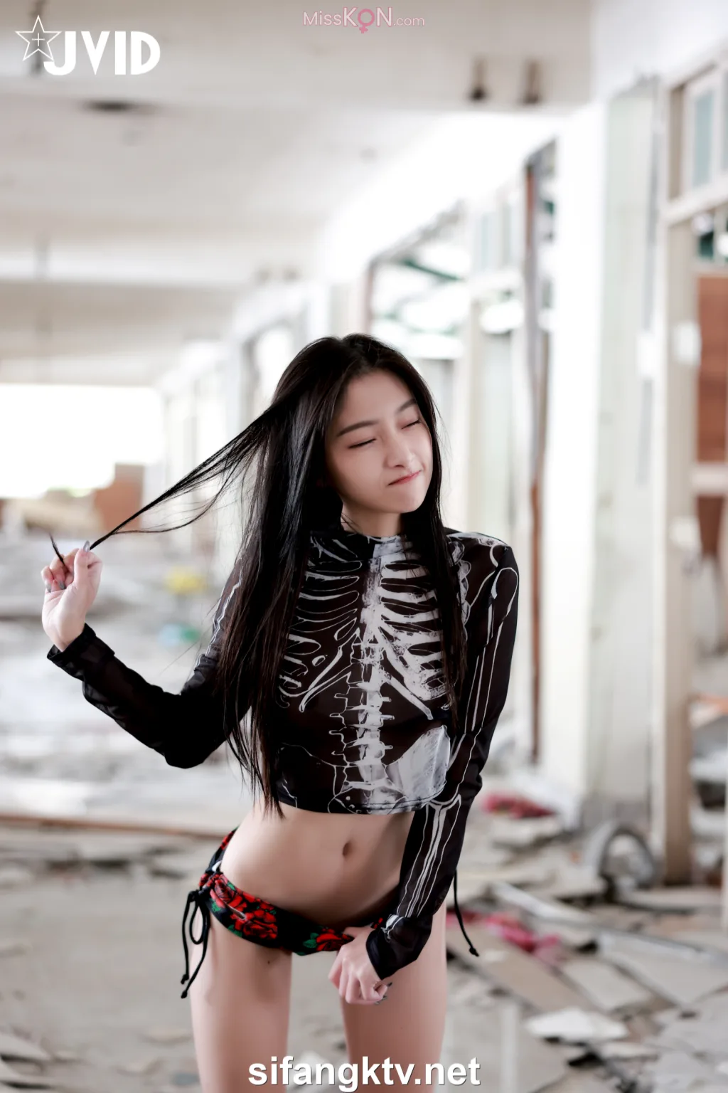 [JVID] 小隻馬霓霓: 🎃廢墟開趴一絲不掛🎃性感調皮誘惑全裸無碼尺度毫無保留全解放🔥 (107 photos)