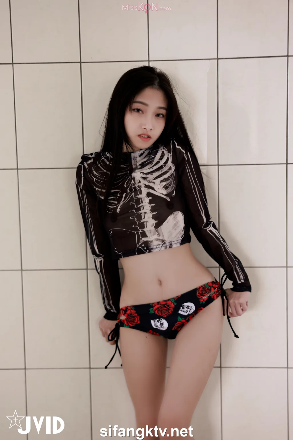 [JVID] 小隻馬霓霓: 🎃廢墟開趴一絲不掛🎃性感調皮誘惑全裸無碼尺度毫無保留全解放🔥 (107 photos)