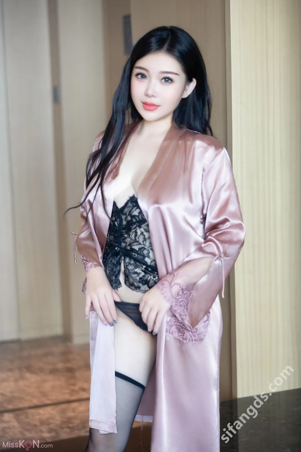 [XR Uncensored] 白洁Bessie: R18 秀人网模特 风韵小少妇 (69 photos )