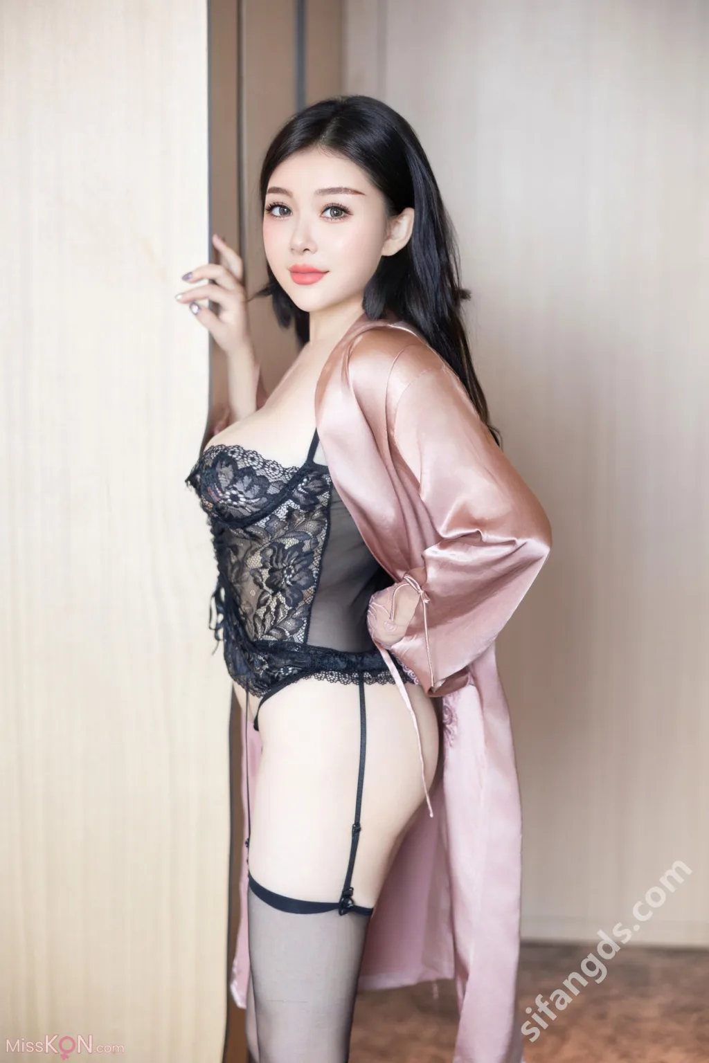 [XR Uncensored] 白洁Bessie: R18 秀人网模特 风韵小少妇 (69 photos )