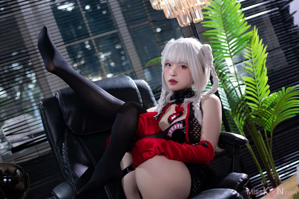 Coser@清水由乃: 白发护士 (57 photos )