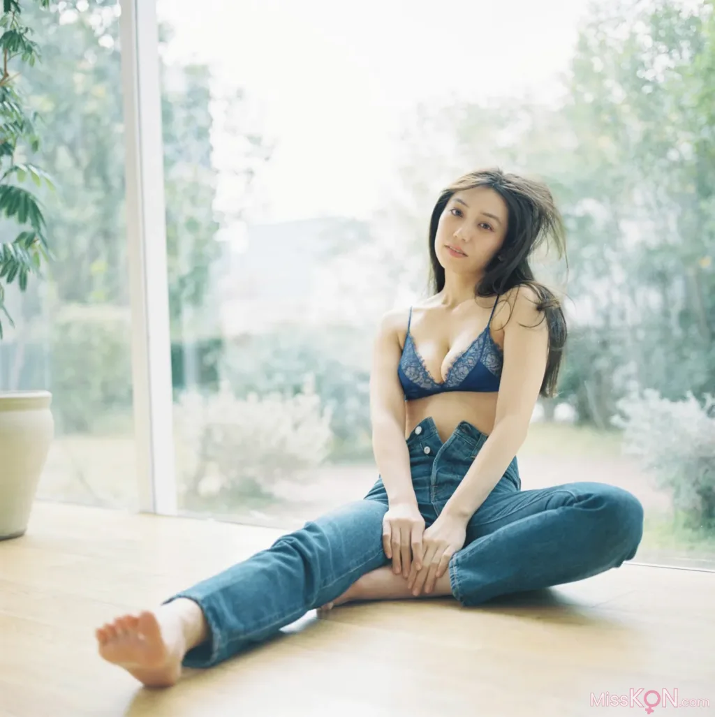 [JP] Airi Satō (佐藤あいり): 艶めく素肌 Vol.2 (56 photos)