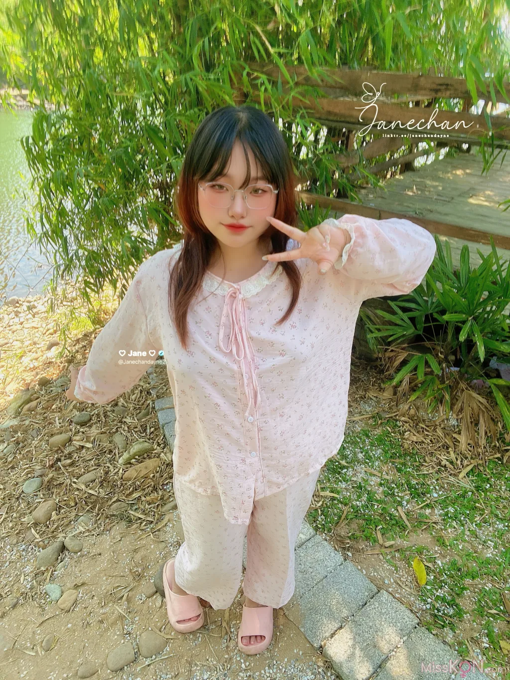 Coser@Nyan_Chan: 新作户外公园露出 (253 photos )