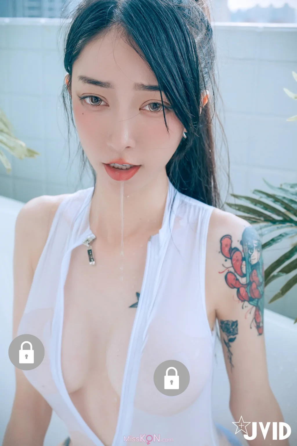 [JVID] 飄飄哥:【濕身透點／情慾互動】超透膚の激色比基尼－飄飄哥😈遭揉胸抓奶畫面淫慾滿點🔥嫩鮑慘遭魔爪襲擊💦開擋史庫水透出白虎形狀超誘人 (304 photos)