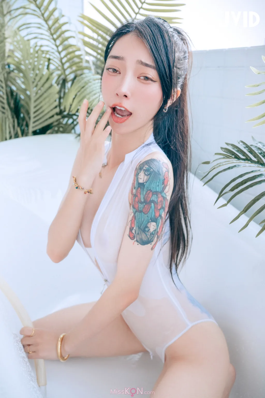 [JVID] 飄飄哥:【濕身透點／情慾互動】超透膚の激色比基尼－飄飄哥😈遭揉胸抓奶畫面淫慾滿點🔥嫩鮑慘遭魔爪襲擊💦開擋史庫水透出白虎形狀超誘人 (304 photos)