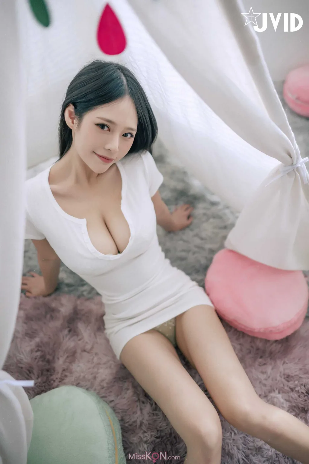 [JVID] 謝夏天: 近60萬粉絲的巨乳網紅直播主脫了🔥🔥🔥首次挑戰性感寫真❤️大秀超美G奶❤️ (117 photos )
