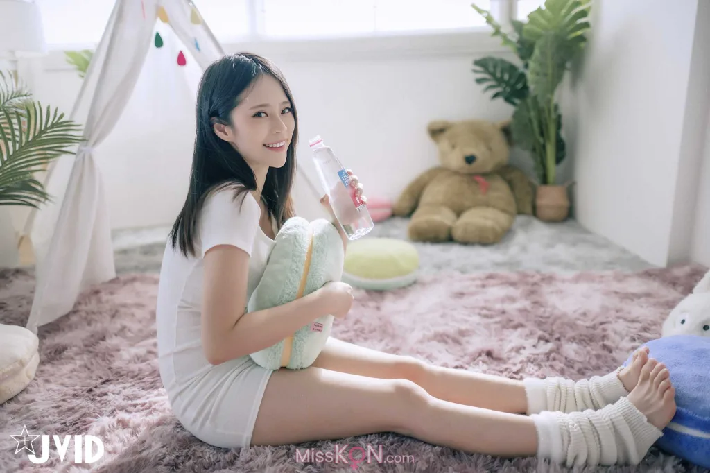 [JVID] 謝夏天: 近60萬粉絲的巨乳網紅直播主脫了🔥🔥🔥首次挑戰性感寫真❤️大秀超美G奶❤️ (117 photos )
