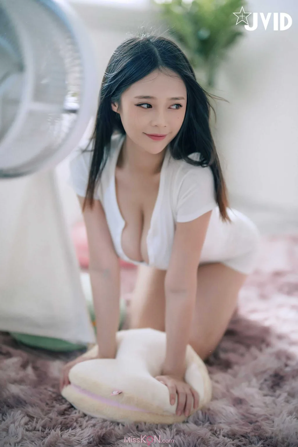 [JVID] 謝夏天: 近60萬粉絲的巨乳網紅直播主脫了🔥🔥🔥首次挑戰性感寫真❤️大秀超美G奶❤️ (117 photos )