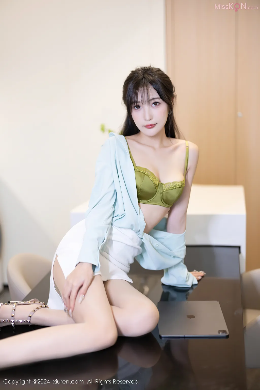 XIUREN No.8586 – 8595 (886 photos)