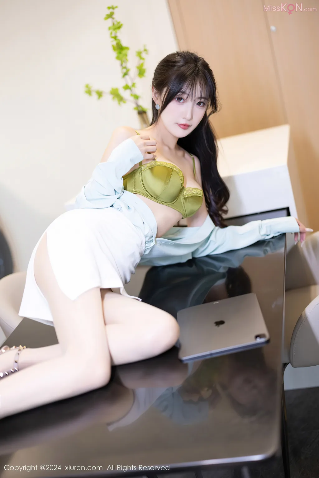 XIUREN No.8586 – 8595 (886 photos)