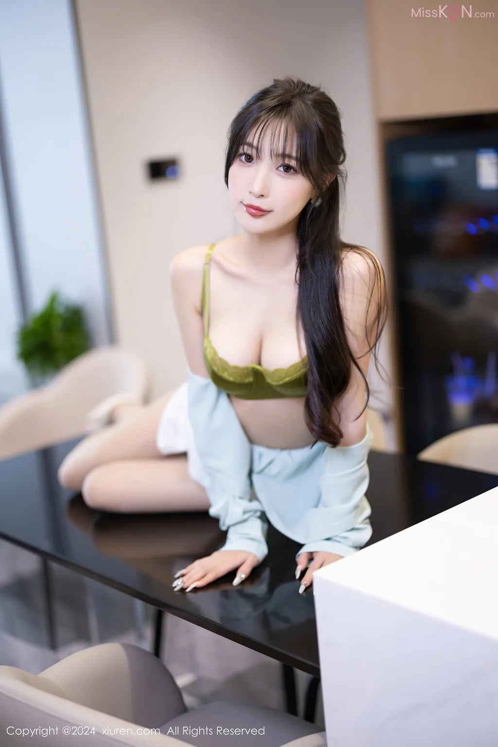 XIUREN No.8586 – 8595 (886 photos)