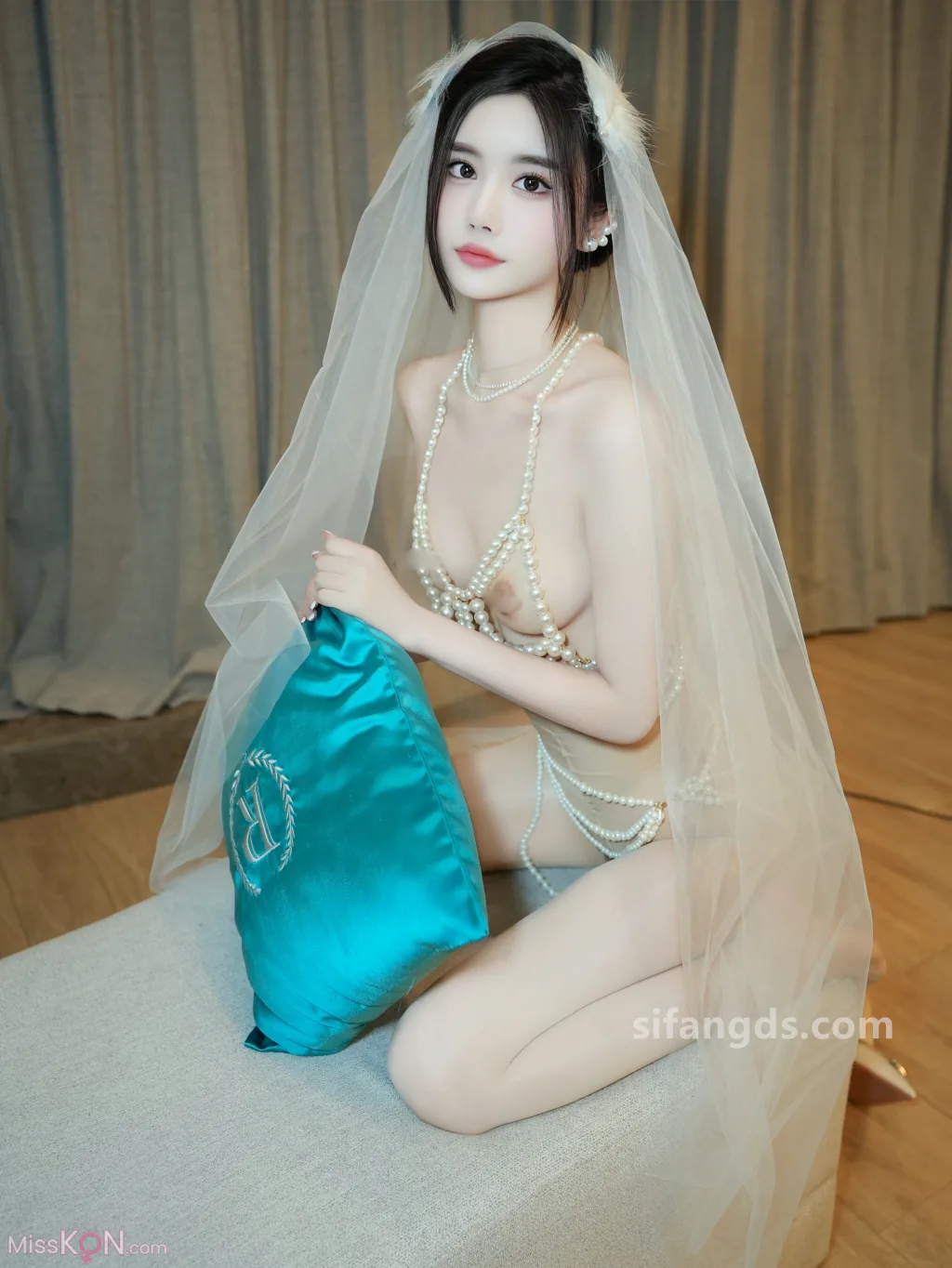[XR Uncensored] 晚苏susu: R18 秀人网模特 洁白婚纱 (80 photos )