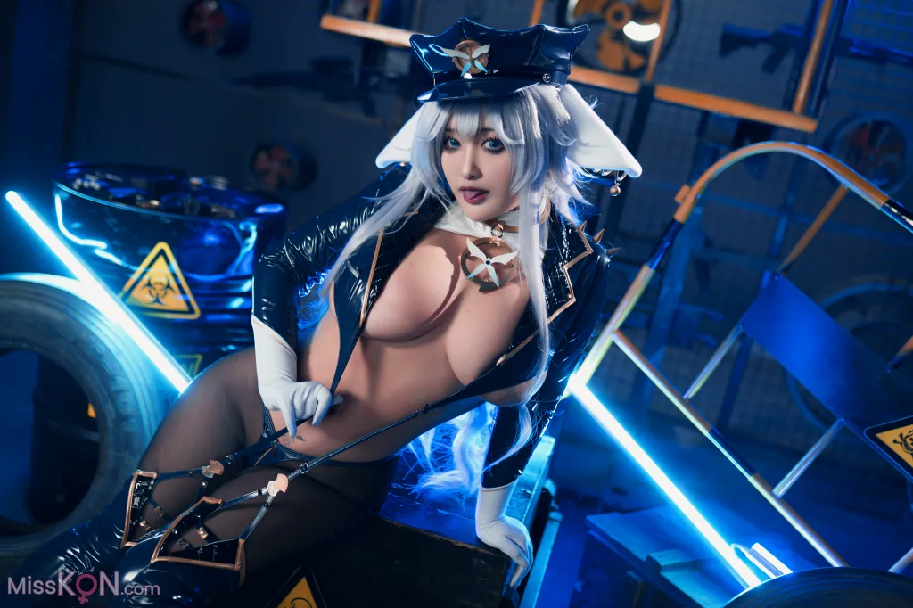 Coser@洛璃LoLiSAMA: 信浓女警 (80 photos)
