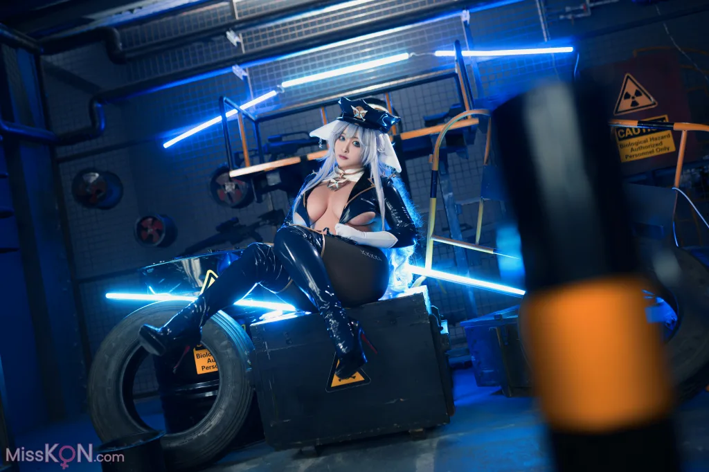 Coser@洛璃LoLiSAMA: 信浓女警 (80 photos)