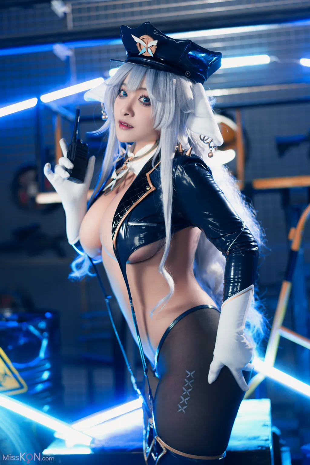 Coser@洛璃LoLiSAMA: 信浓女警 (80 photos)