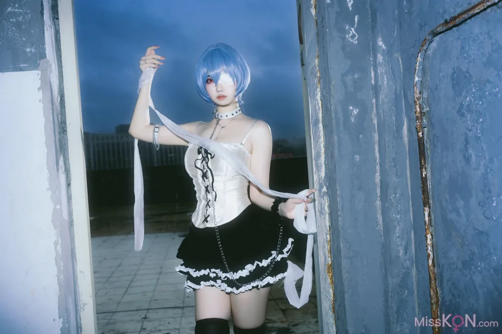 Coser@洛桑w伊梓: 雨后天台 (35 photos)