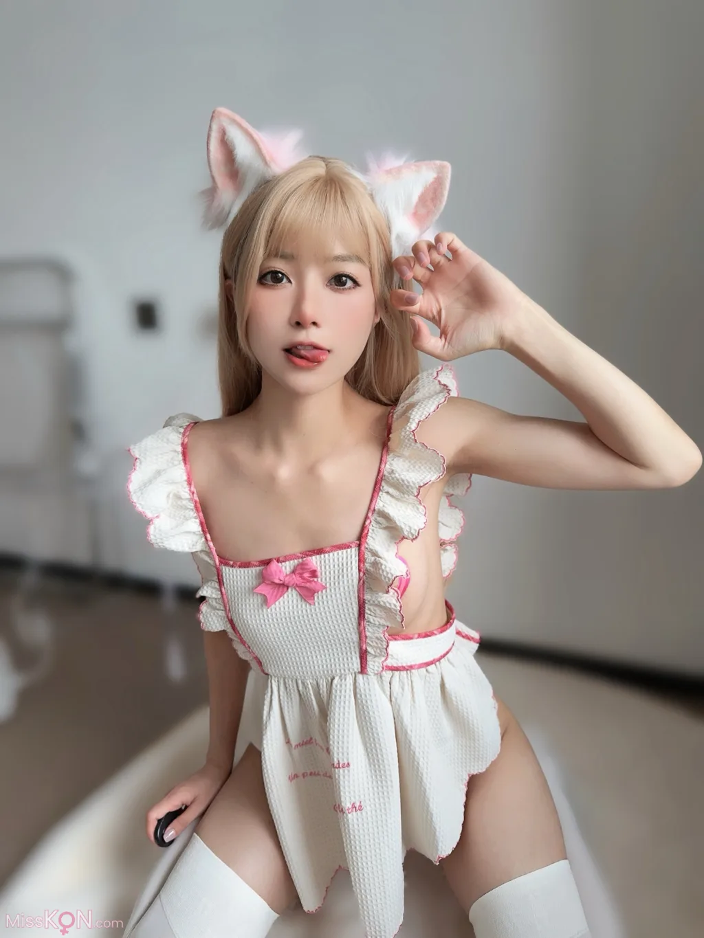 Coser@布丁大法 (Pudding Dafa): 围裙猫咪 (37 photos + 2 videos)