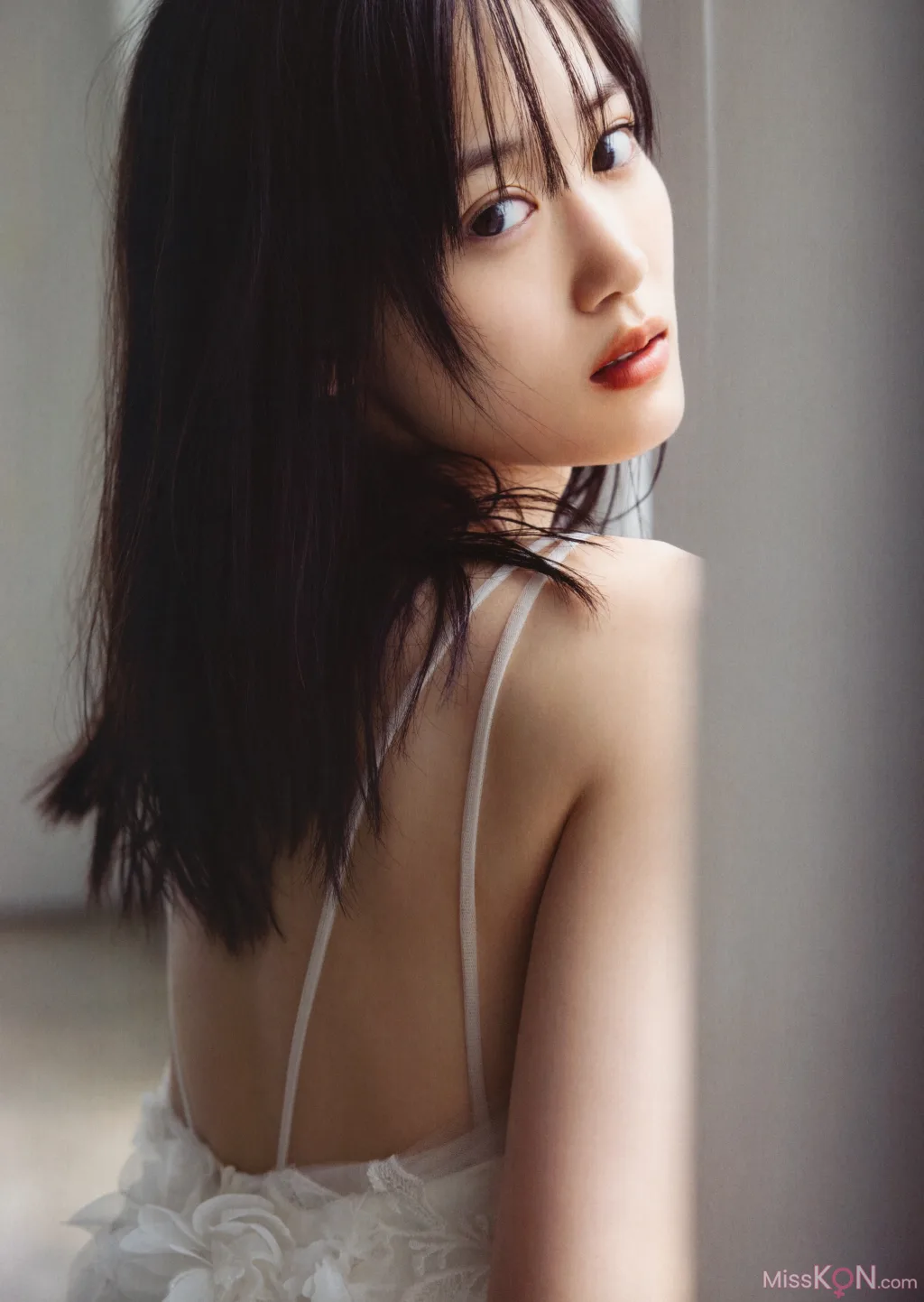 [JP] Mizuki Yamashita (山下美月): 乃木坂46 – 2nd写真集「ヒロイン」 (142 photos)