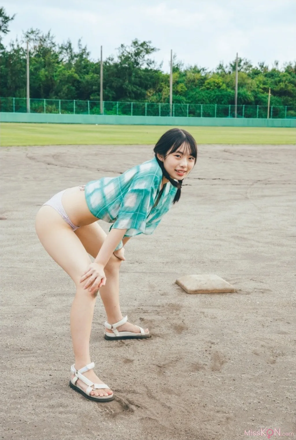 [JP] Kikuchi Hina (菊地姫奈): 「moment」 週プレ PHOTO BOOK (144 photos)