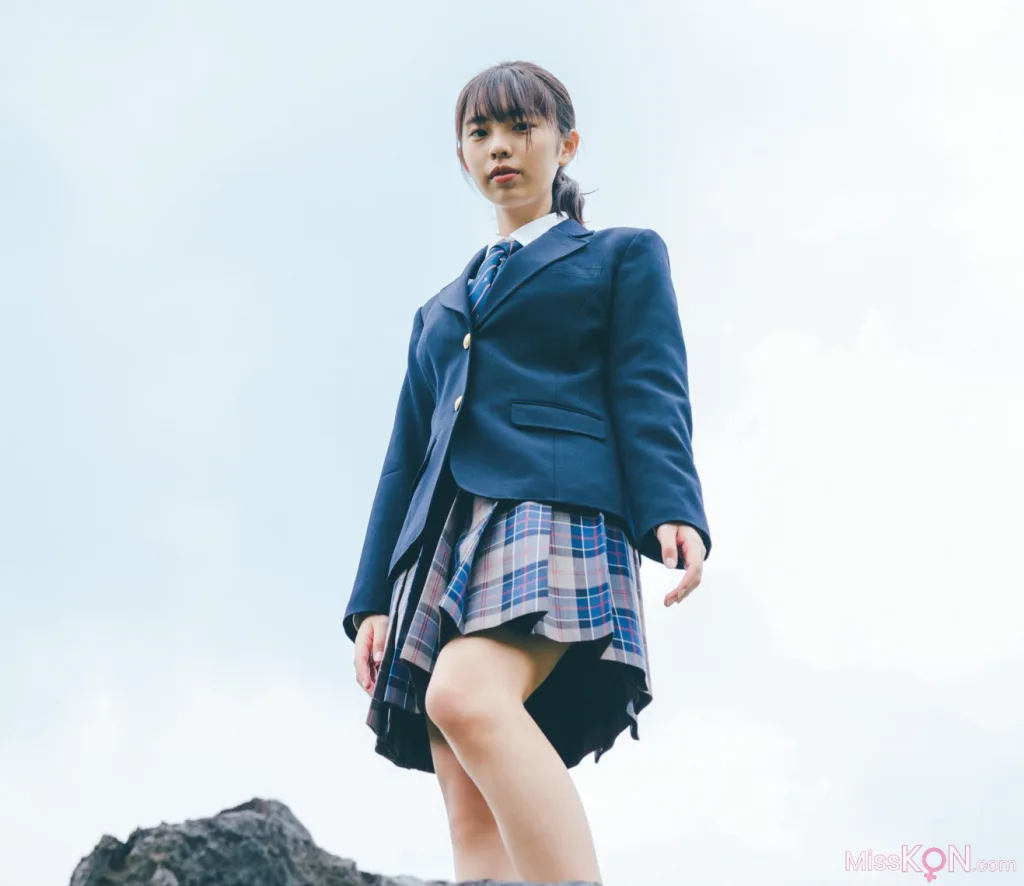[JP] Kikuchi Hina (菊地姫奈): 「moment」 週プレ PHOTO BOOK (144 photos)