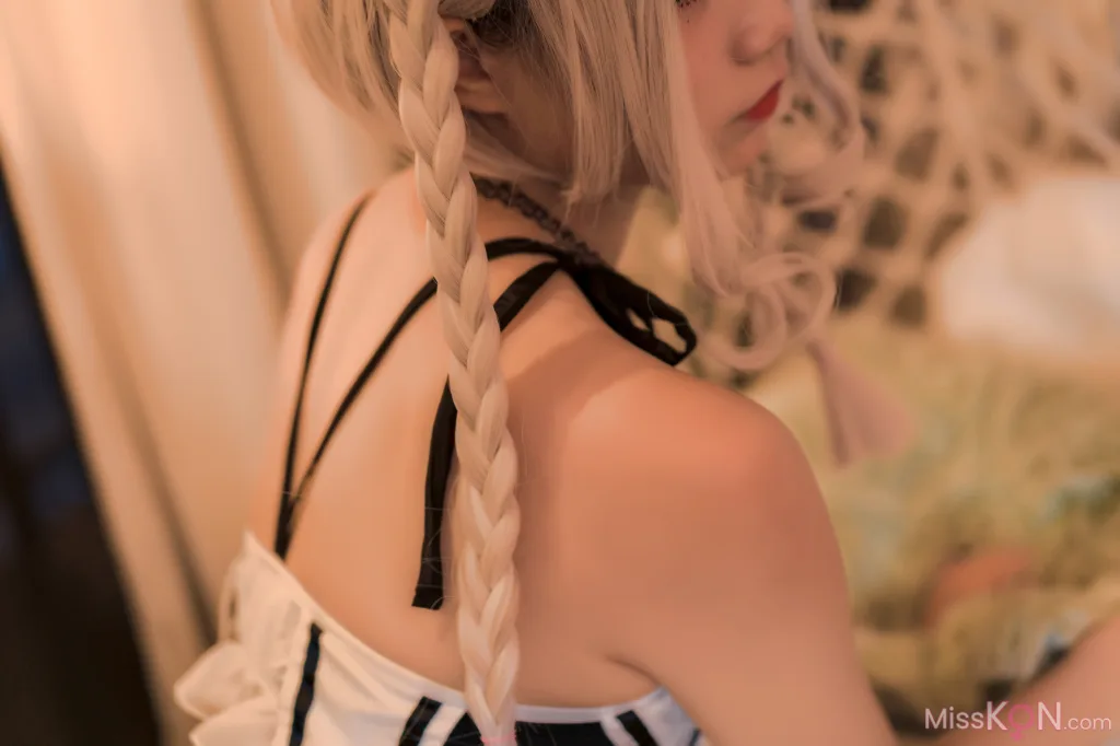 Coser@五更百鬼: 圣女 吊带黑丝 (60 photos)