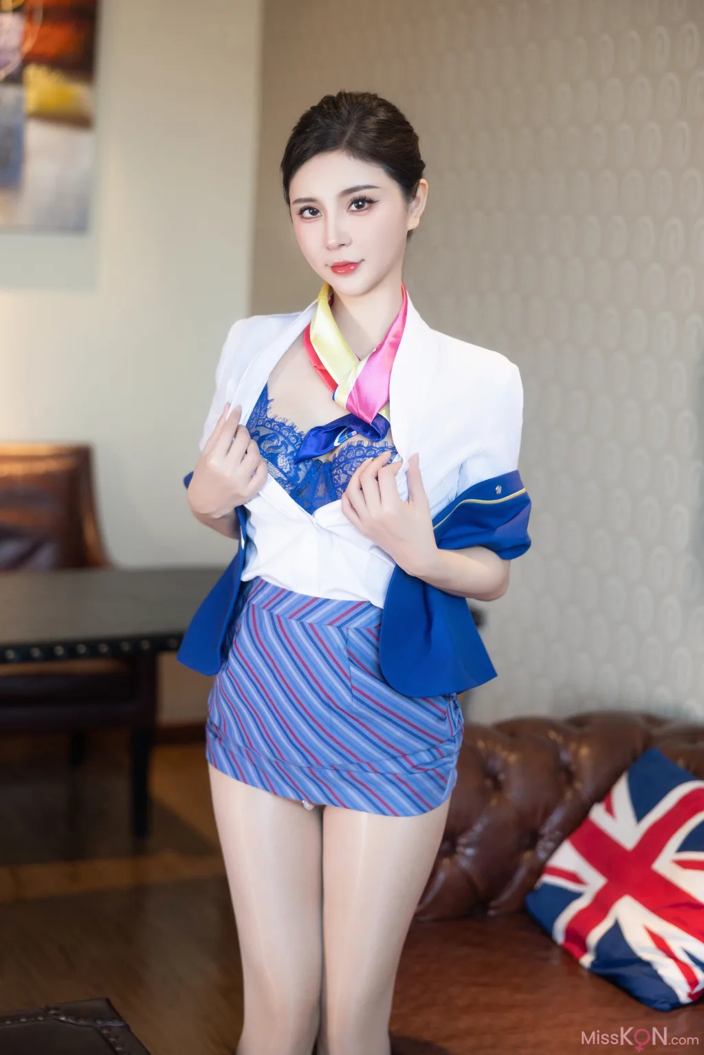 [XR Uncensored] 小蛮妖Yummy: 秀人网模特 空姐制服 (80 photos)