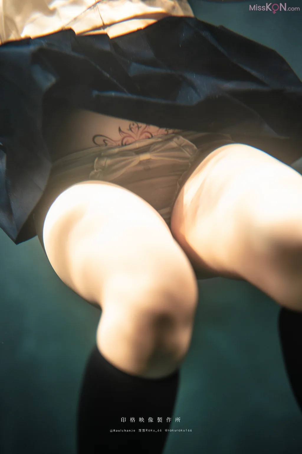 Coser@落落Raku: 水泳馆 (58 photos + 1 video)