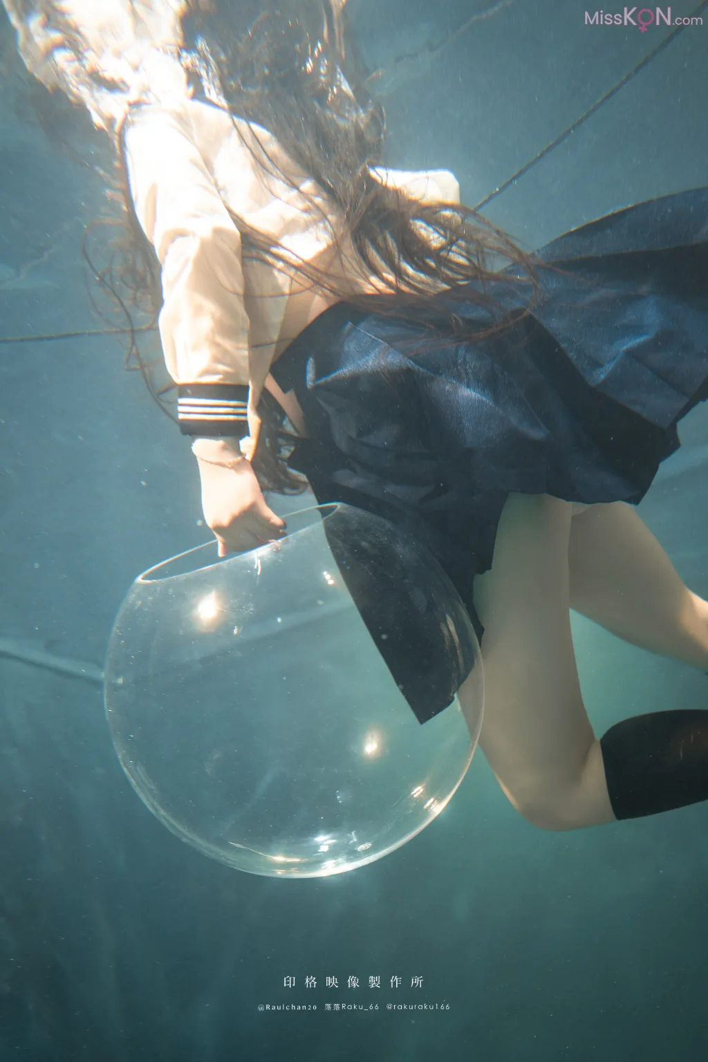 Coser@落落Raku: 水泳馆 (58 photos + 1 video)