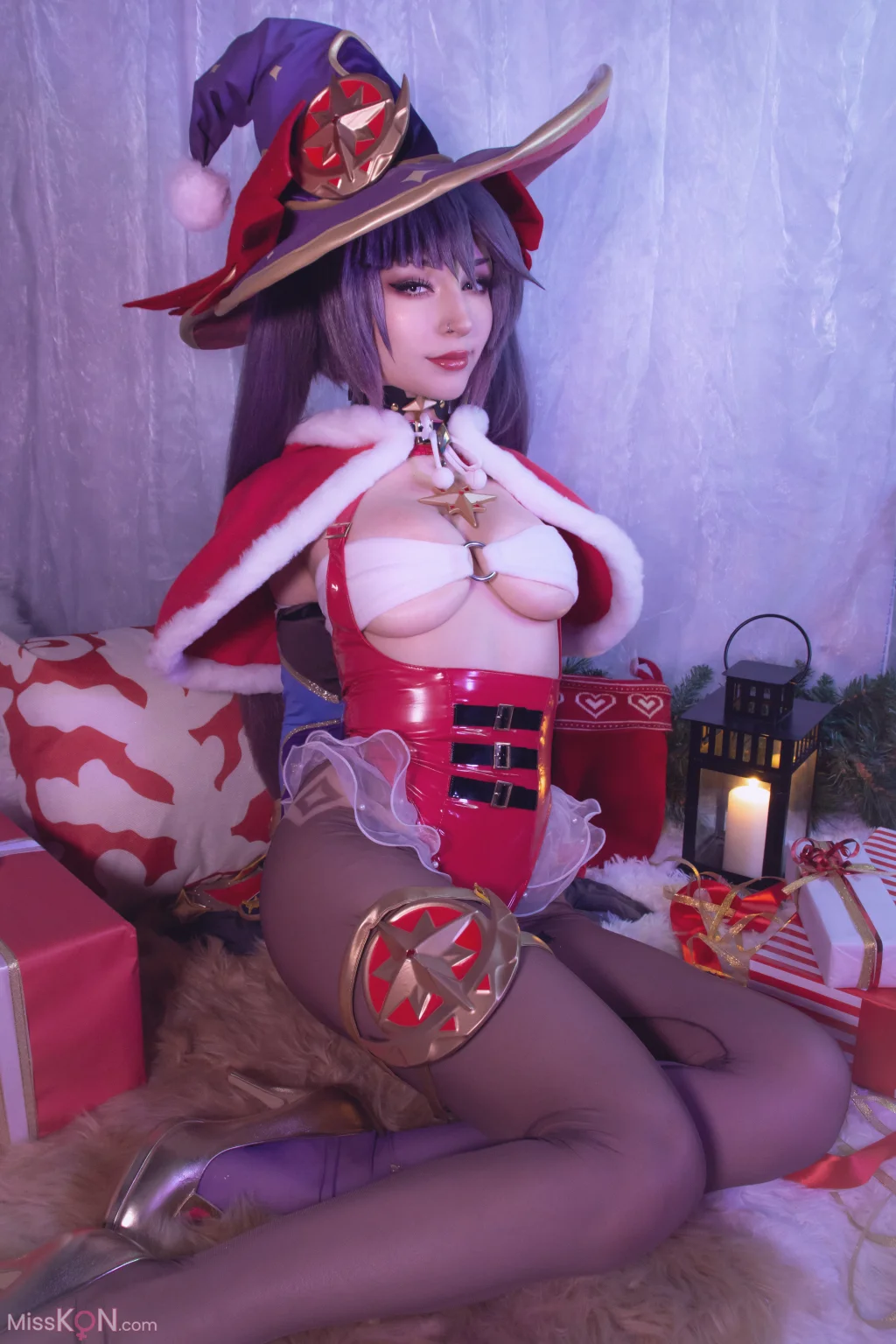 Coser@Shiro Kitsune: 原神-莫娜-圣诞版 Mona Xmas (41 photos)