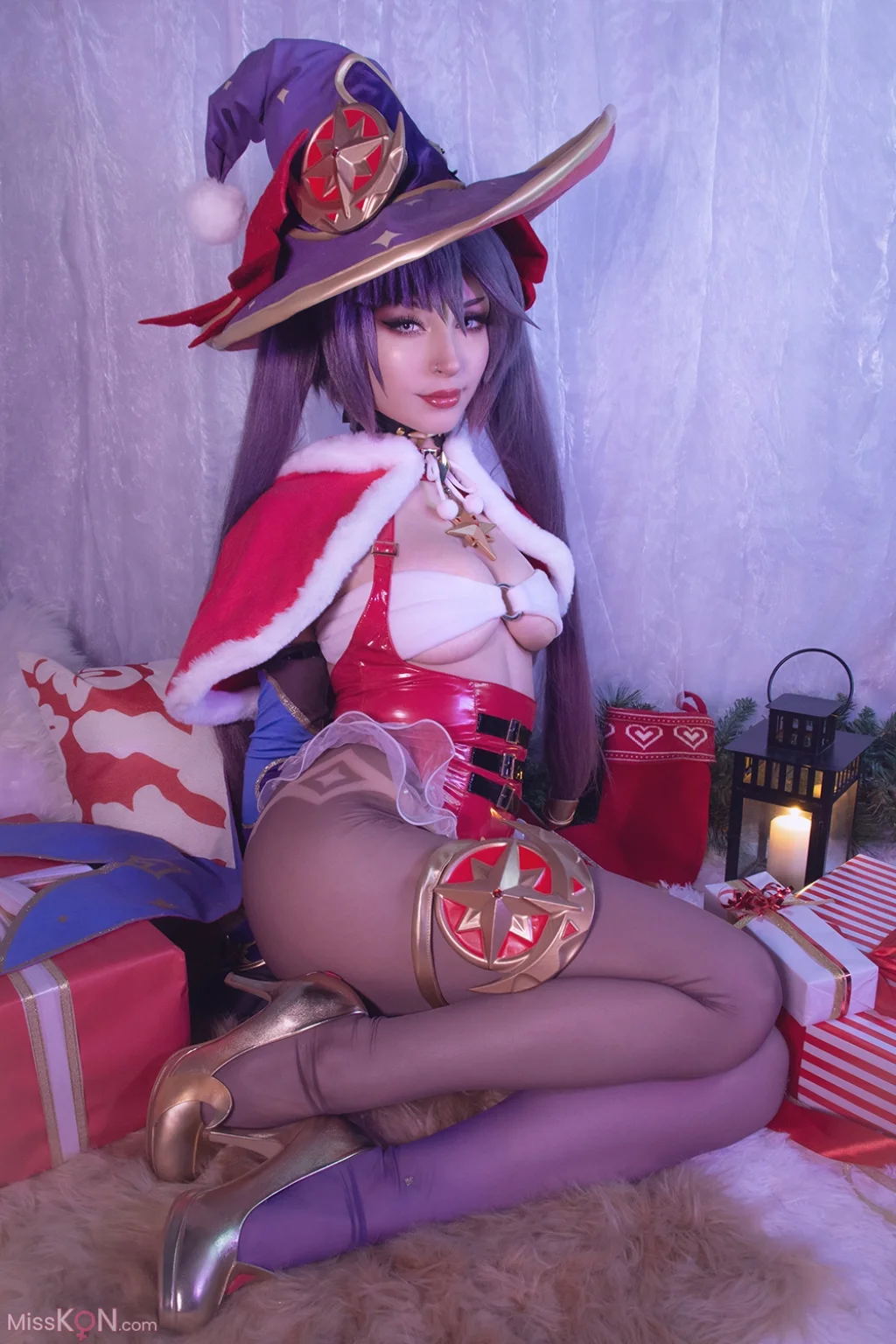 Coser@Shiro Kitsune: 原神-莫娜-圣诞版 Mona Xmas (41 photos)