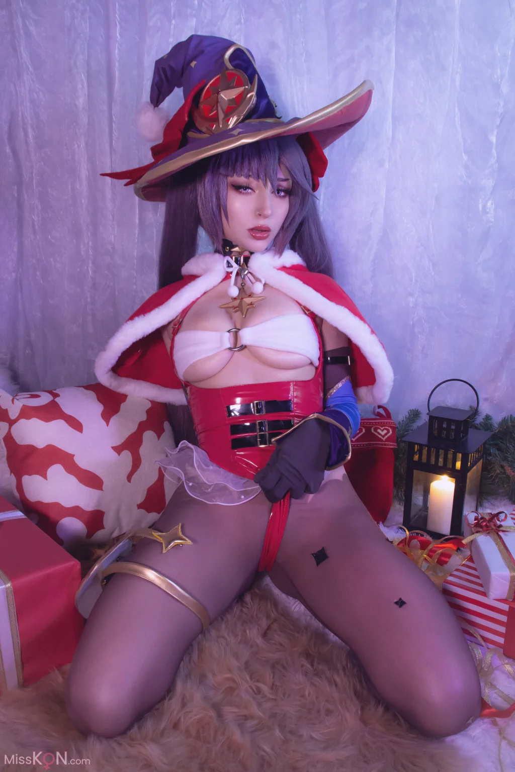 Coser@Shiro Kitsune: 原神-莫娜-圣诞版 Mona Xmas (41 photos)
