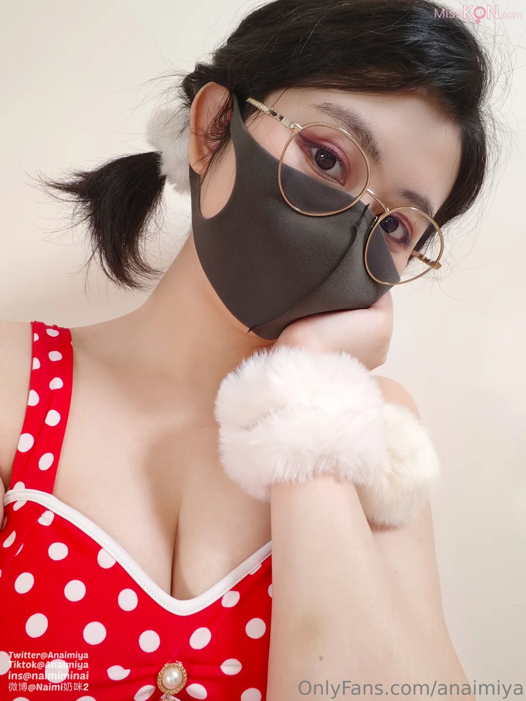 Coser@Anaimiya奶咪: OnlyFan 2025年4月新作 – 白丝死库水 闷骚短发 (37 photos )